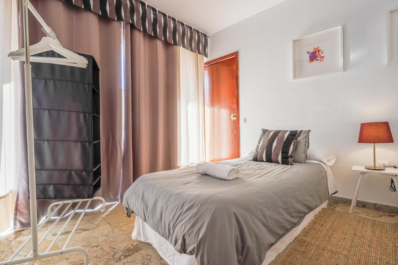 Appartamento Puerta De Carmona Siviglia Esterno foto