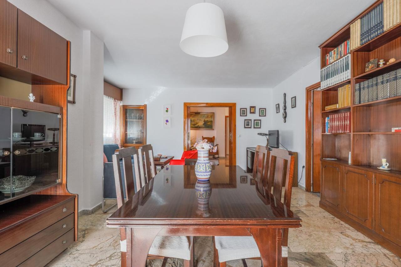 Appartamento Puerta De Carmona Siviglia Esterno foto